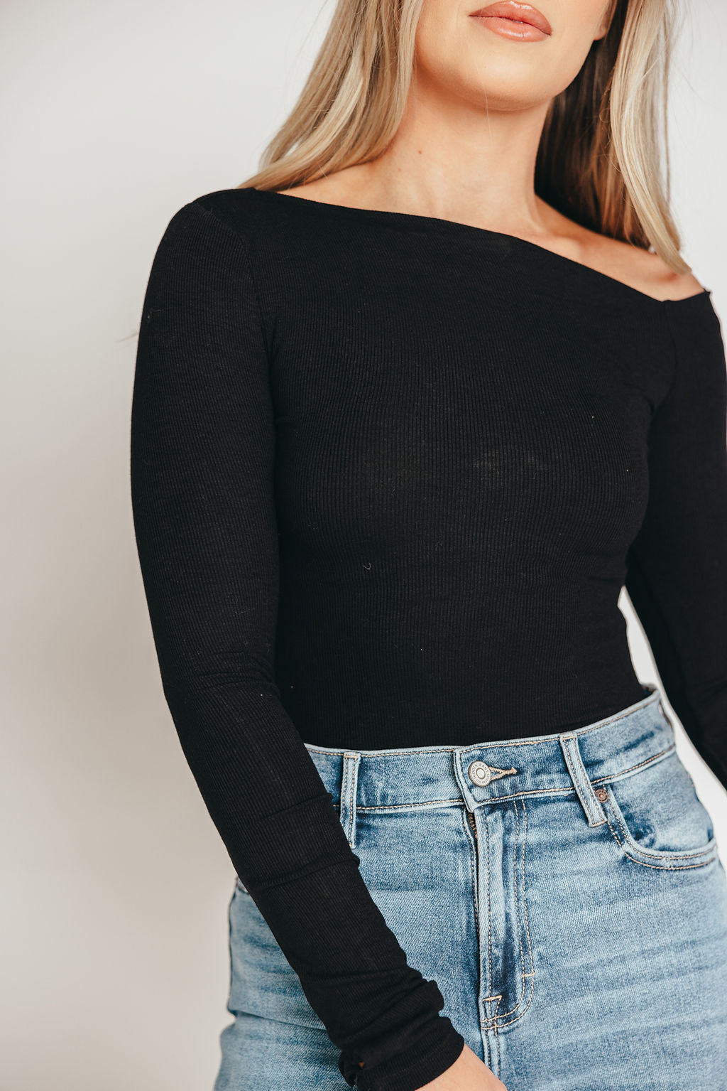 Jeannie Top in Black