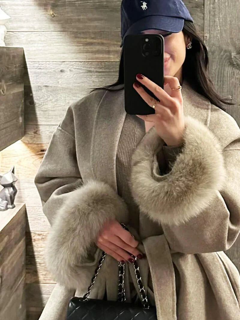 Women's coat with faux fur trim – elegant short winter coat