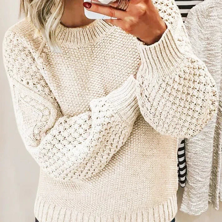 Alina – oversized knit sweater in a wool blend with cable knit pattern