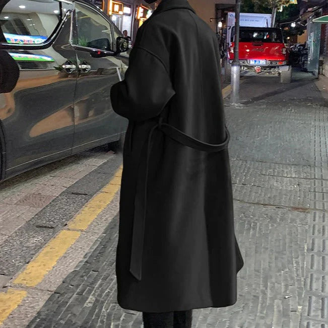 Elegant men's wool coat for autumn and winter