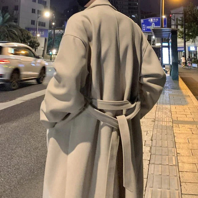 Elegant men's wool coat for autumn and winter