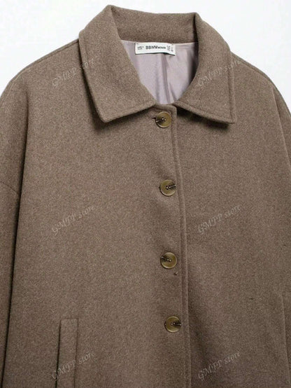 Cropped wool jacket with button placket – timeless parisian chic for women