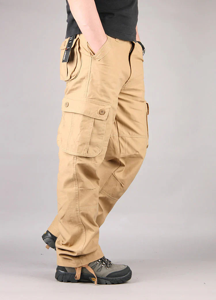 Cargo trousers with multiple pockets – casual outdoor style