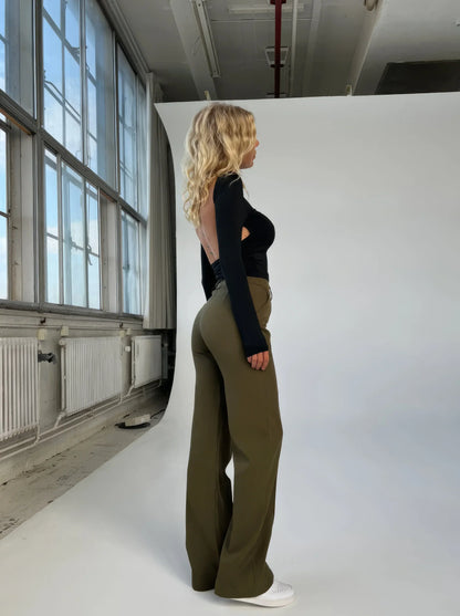 High-waisted chic trousers – elegant women's trousers with a high waist