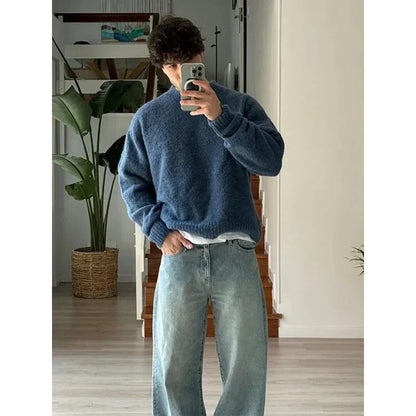 Men's crew neck sweater in a timeless design