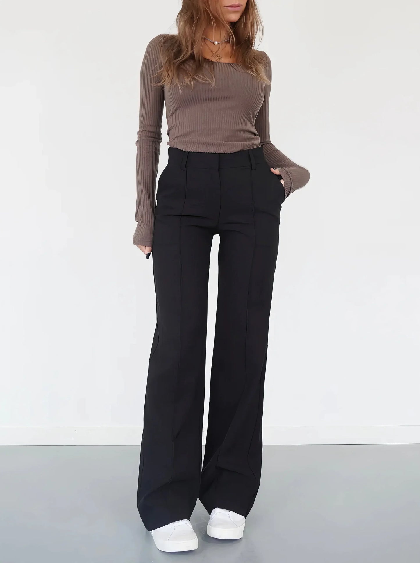 High-waisted chic trousers – elegant women's trousers with a high waist