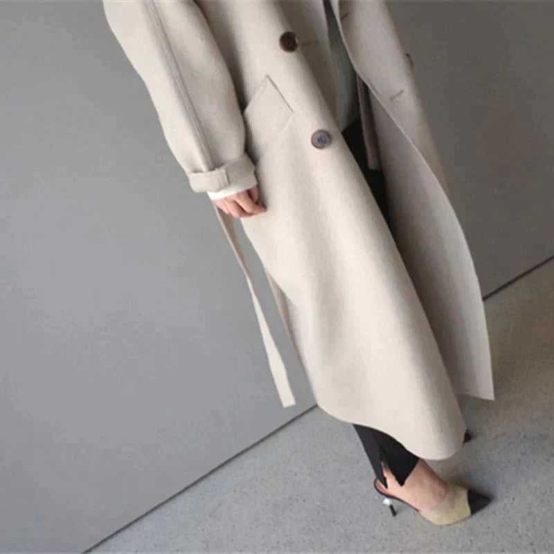 Long women's coat with belt – classic & figure-hugging