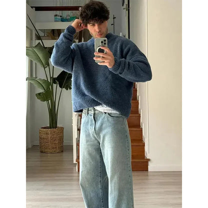 Men's crew neck sweater in a timeless design