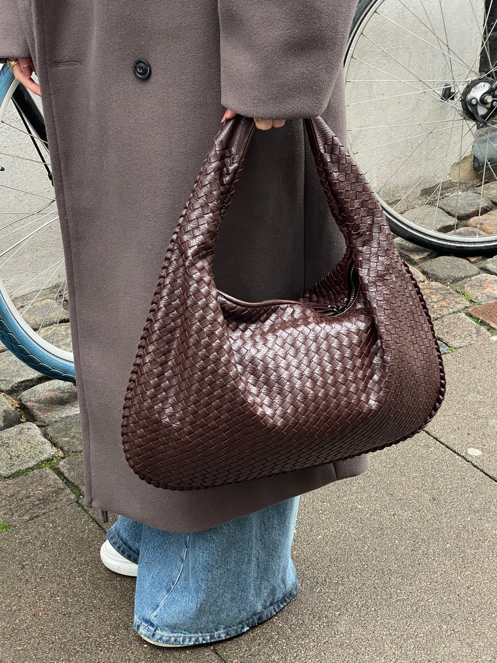 Luna woven handbag in a summery style