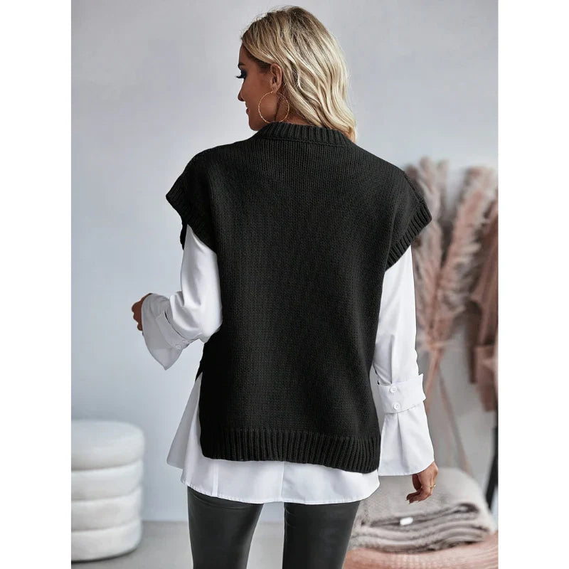 Sleeveless women's knitted vest in a timeless design