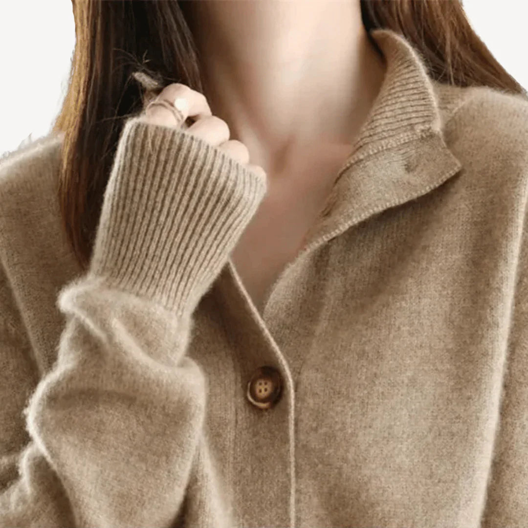 Elegant women's vest made of cashmere wool
