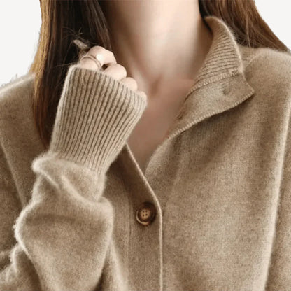 Elegant women's vest made of cashmere wool