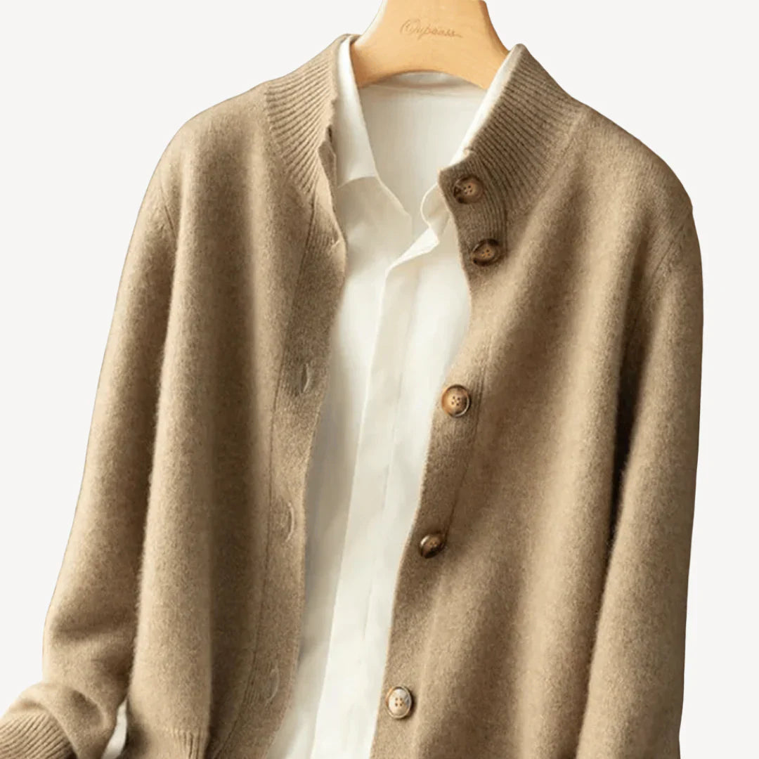 Elegant women's vest made of cashmere wool