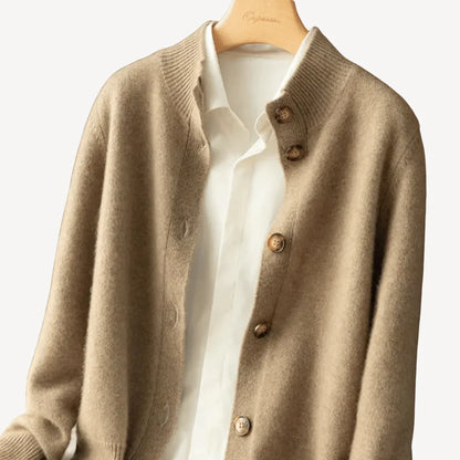Elegant women's vest made of cashmere wool