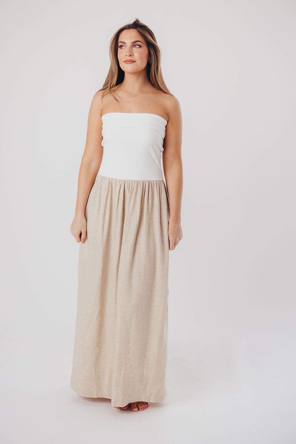 Kaylee Linen and Ribbed Knit Maxi Dress in White/Oatmeal