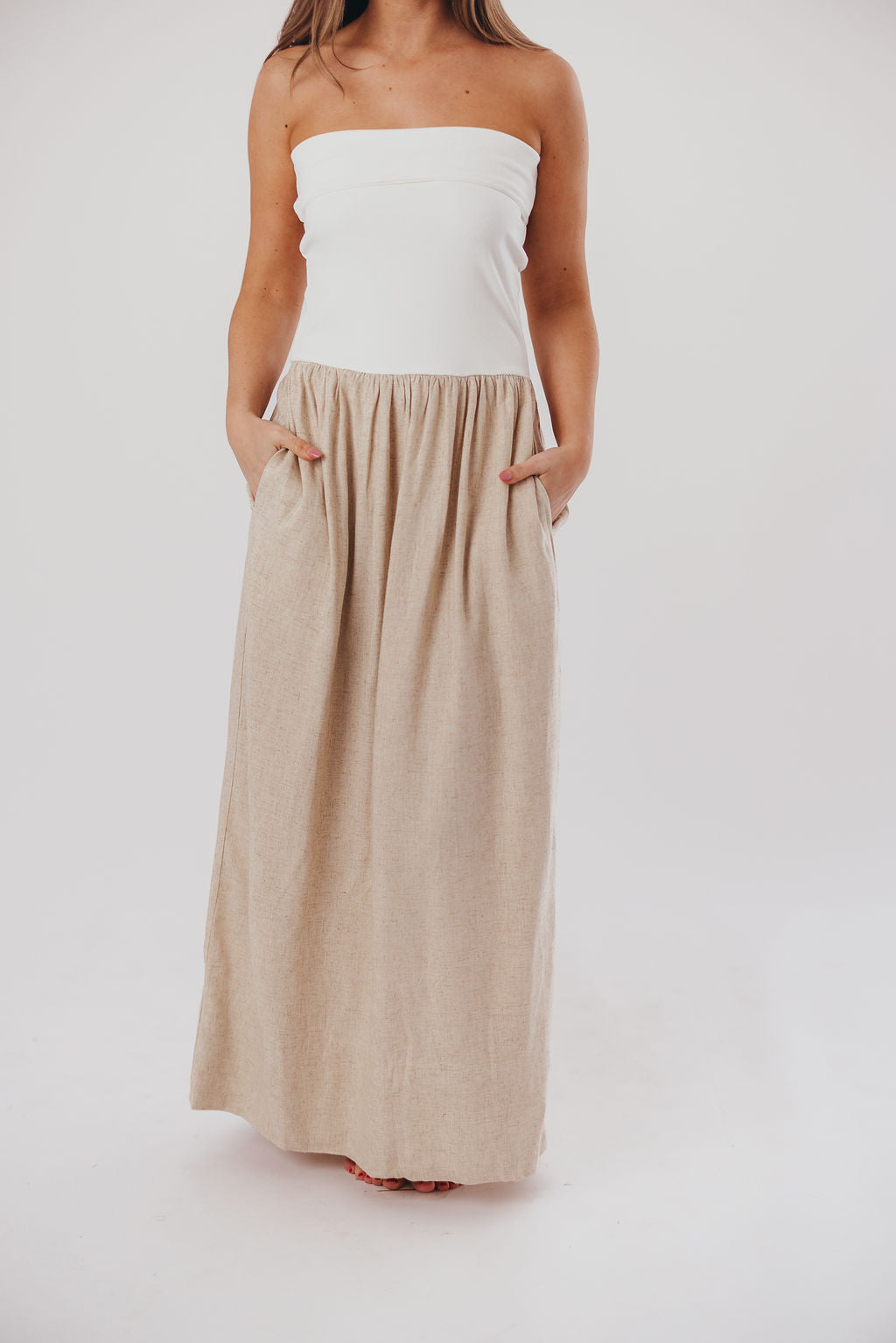 Kaylee Linen and Ribbed Knit Maxi Dress in White/Oatmeal