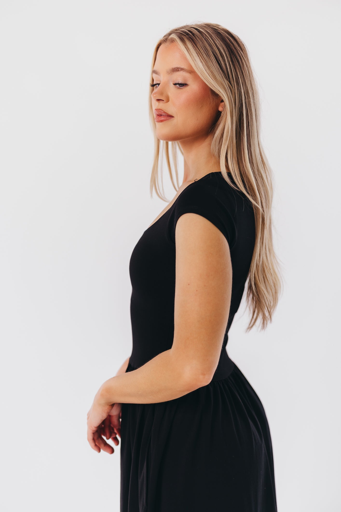 Larissa Short Sleeve Knit Midi Dress in Black