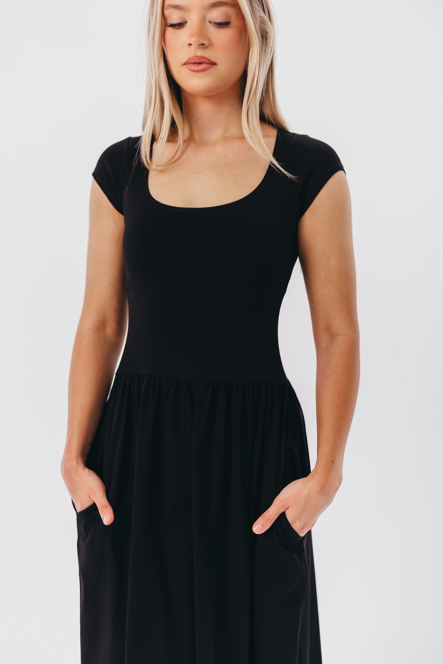 Larissa Short Sleeve Knit Midi Dress in Black