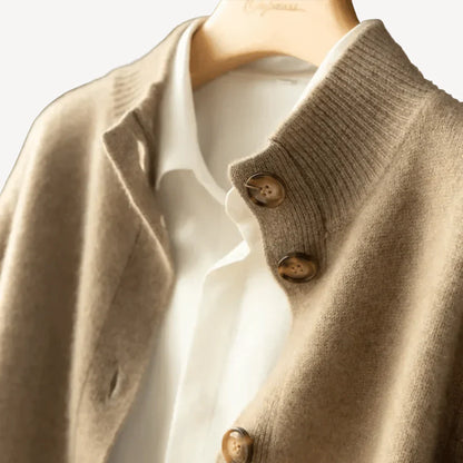 Elegant women's vest made of cashmere wool