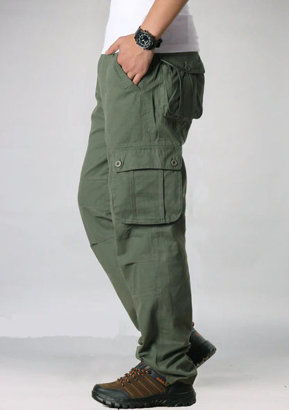 Cargo trousers with multiple pockets – casual outdoor style