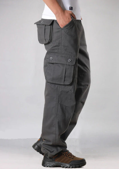 Cargo trousers with multiple pockets – casual outdoor style