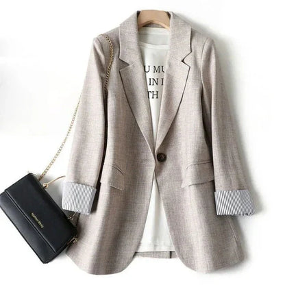 Casual women's blazer with pocket – elegant casual touch