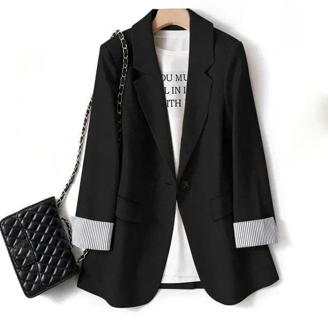 Casual women's blazer with pocket – elegant casual touch