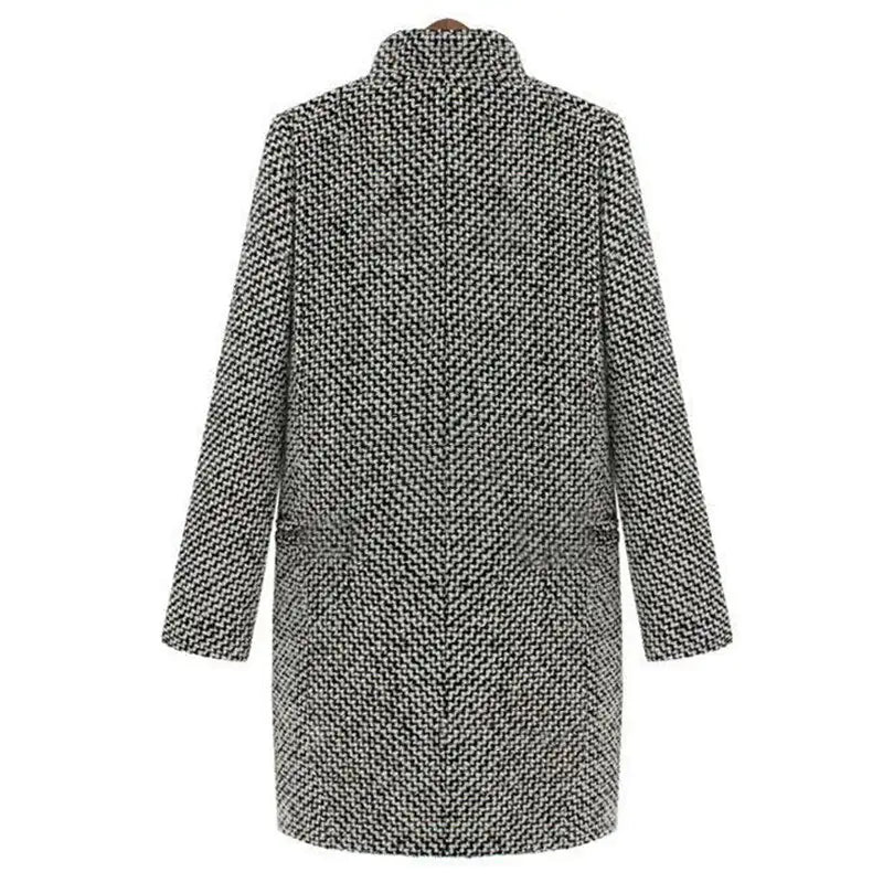 Long women's coat with double-breasted button placket and pattern