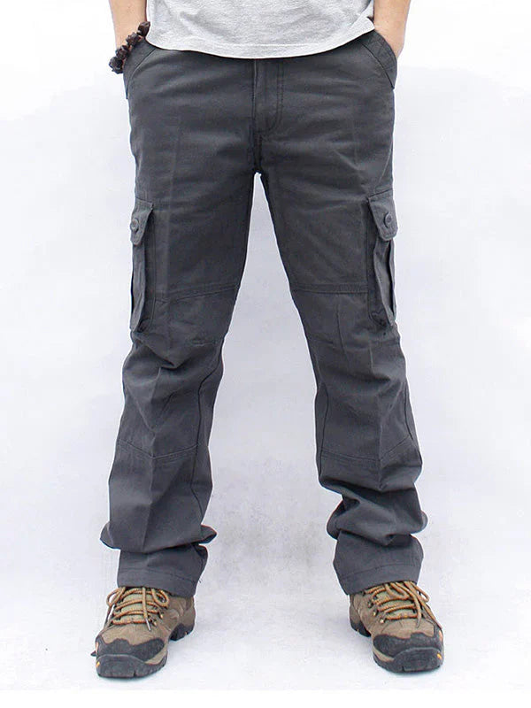 Cargo trousers with multiple pockets – casual outdoor style