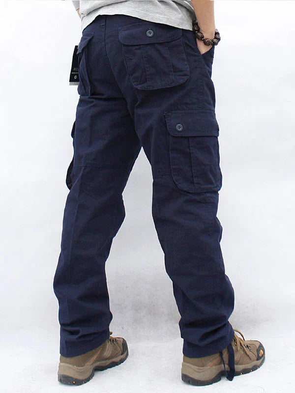 Cargo trousers with multiple pockets – casual outdoor style