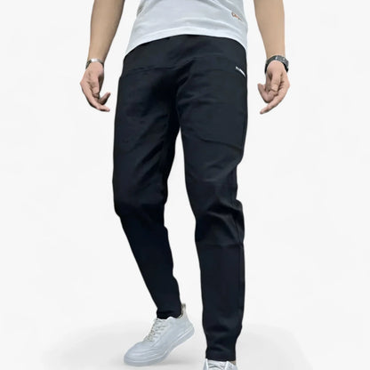 Modern cargo trousers with elasticated waistband – a comfortable all-rounder