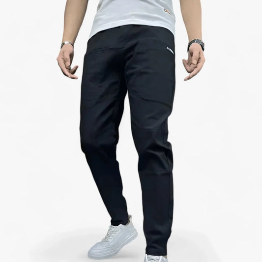 Modern cargo trousers with elasticated waistband – a comfortable all-rounder