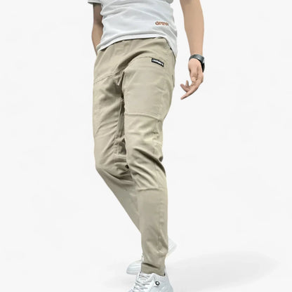 Modern cargo trousers with elasticated waistband – a comfortable all-rounder