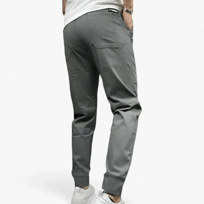 Modern cargo trousers with elasticated waistband – a comfortable all-rounder