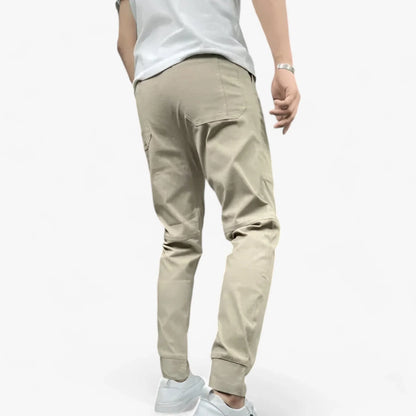 Modern cargo trousers with elasticated waistband – a comfortable all-rounder