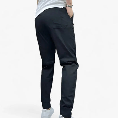 Modern cargo trousers with elasticated waistband – a comfortable all-rounder