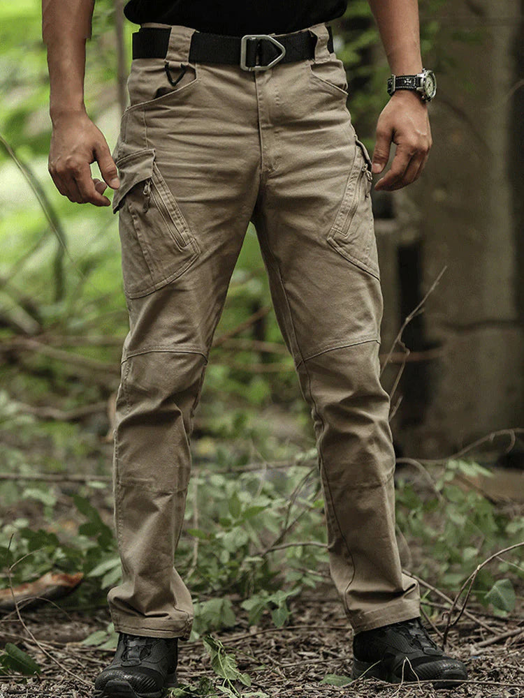 Tactical cargo pants with multiple pockets – men