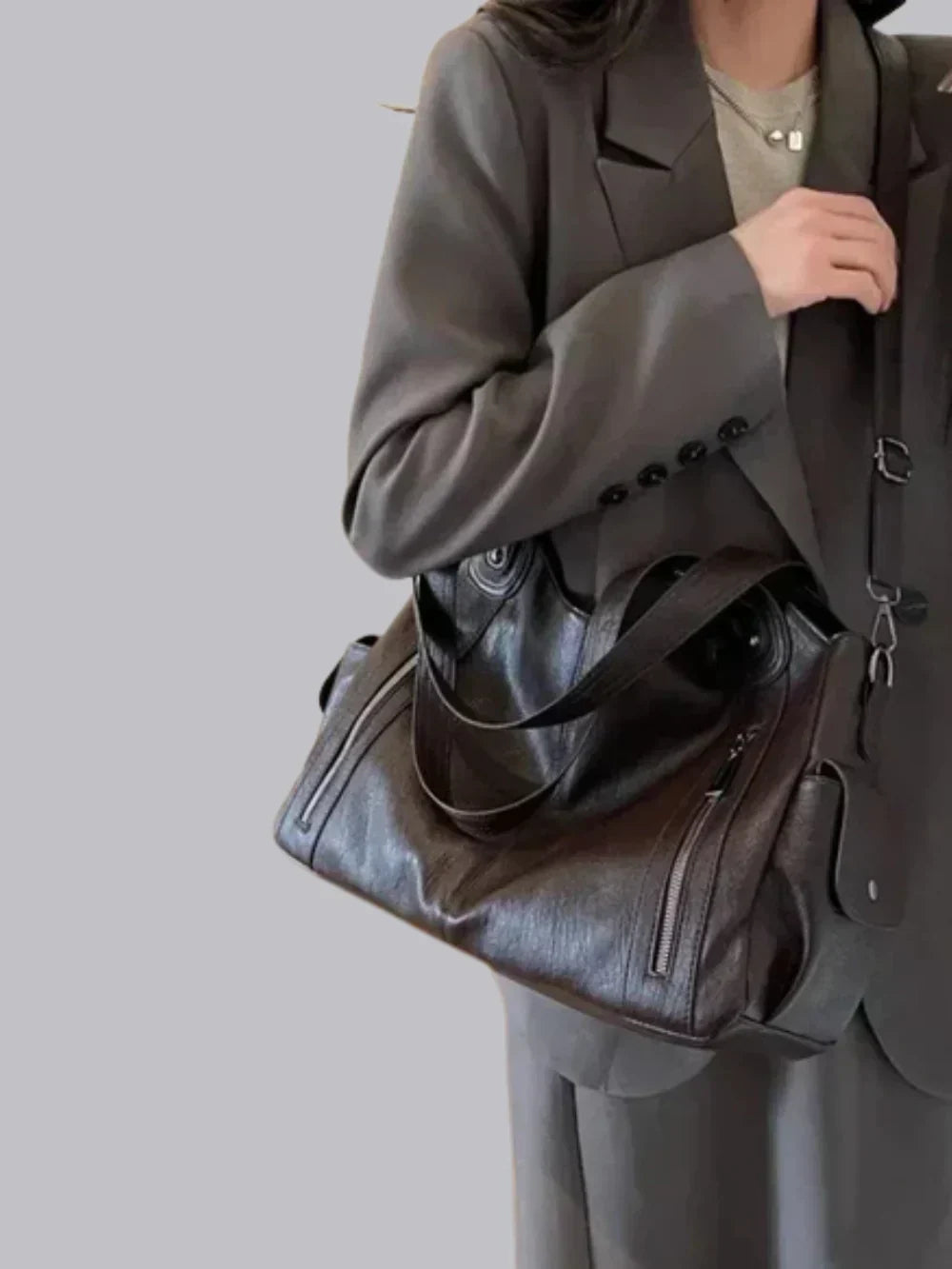Harper structured shoulder bag in a modern design