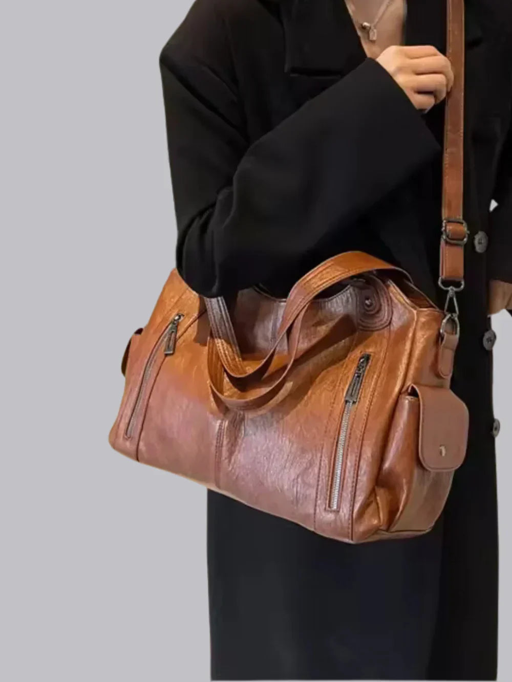 Harper structured shoulder bag in a modern design