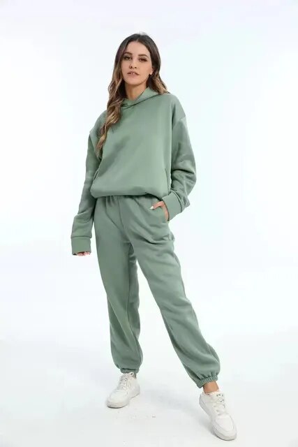 Hoodie and jogging pants set for women