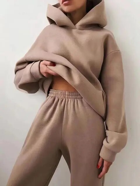 Hoodie and jogging pants set for women