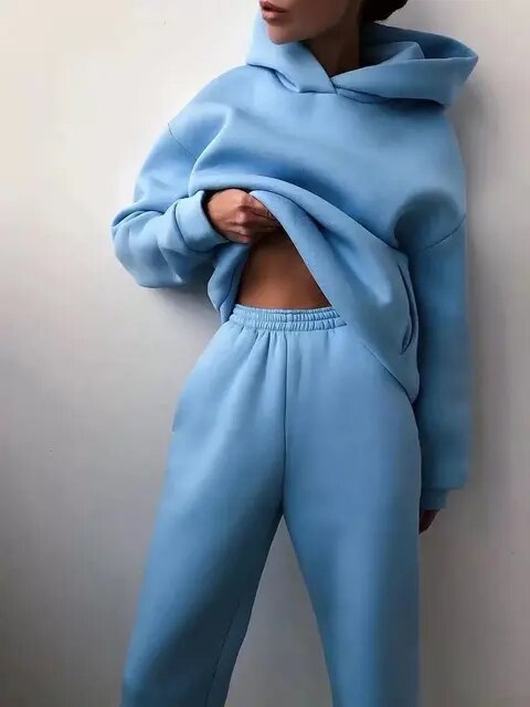 Hoodie and jogging pants set for women