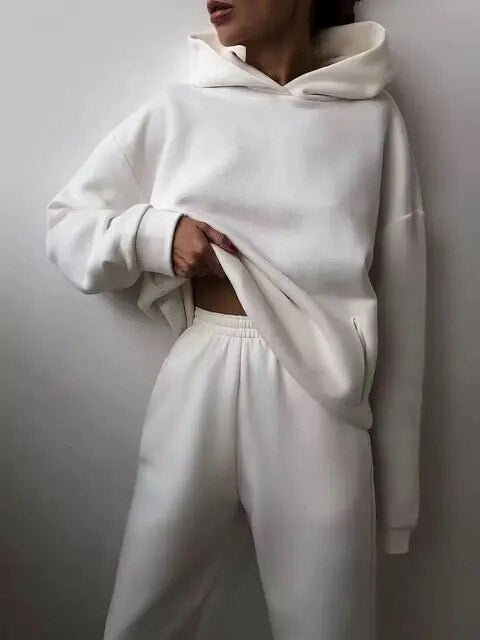 Hoodie and jogging pants set for women