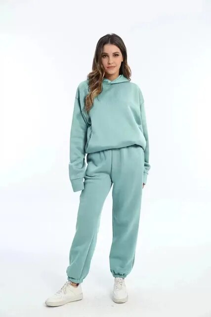 Hoodie and jogging pants set for women