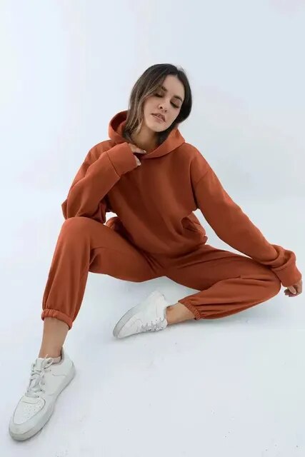 Hoodie and jogging pants set for women