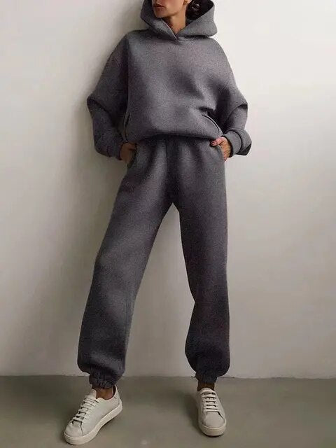 Hoodie and jogging pants set for women