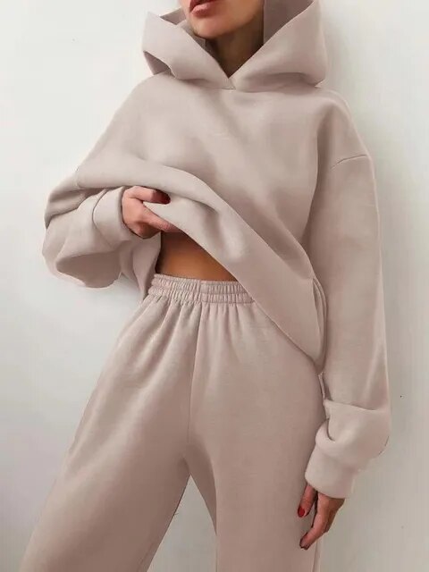 Hoodie and jogging pants set for women