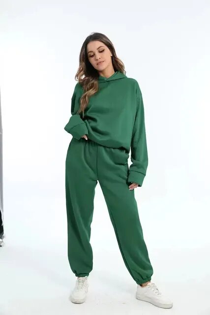 Hoodie and jogging pants set for women