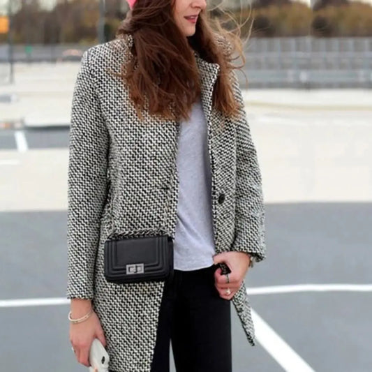 Long women's coat with double-breasted button placket and pattern