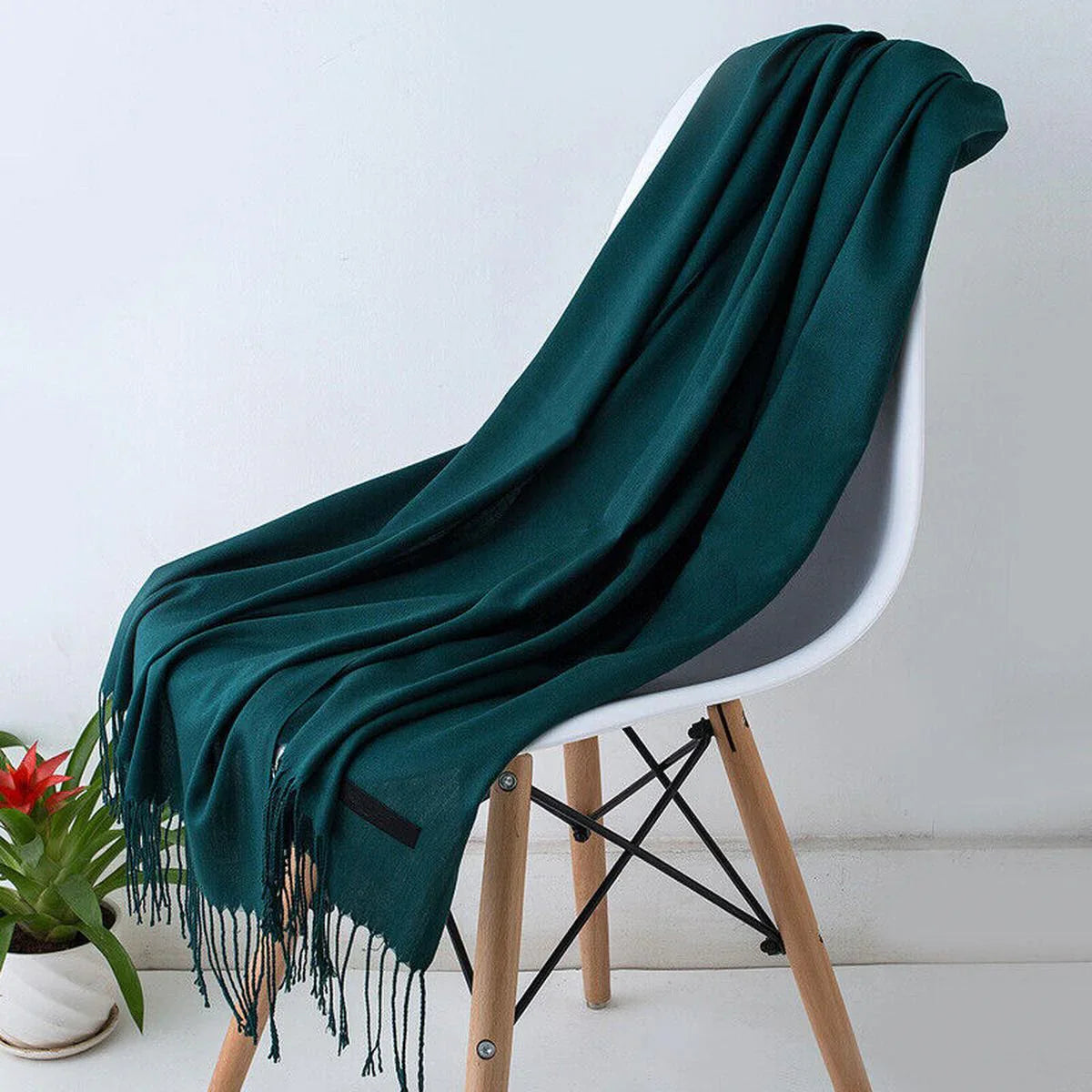 Long cashmere scarf with fringe, soft and elegant